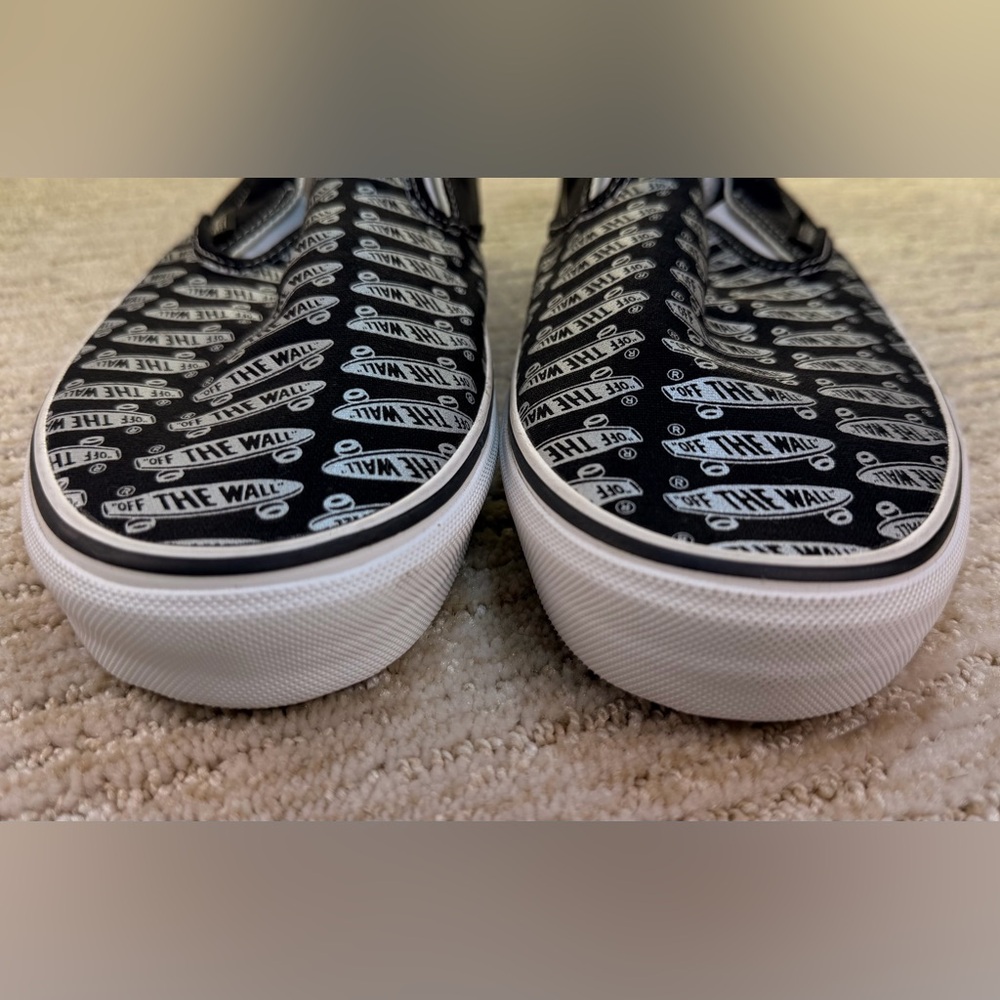 Brand New Vans Classic "Off The Wall" logo Slip on Sneakers - Picture 4 of 11